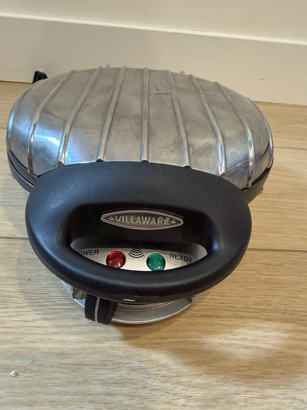 VillaWare Model 2004 Uno Classic 7'' Round Belgian Waffler Maker Power Tested